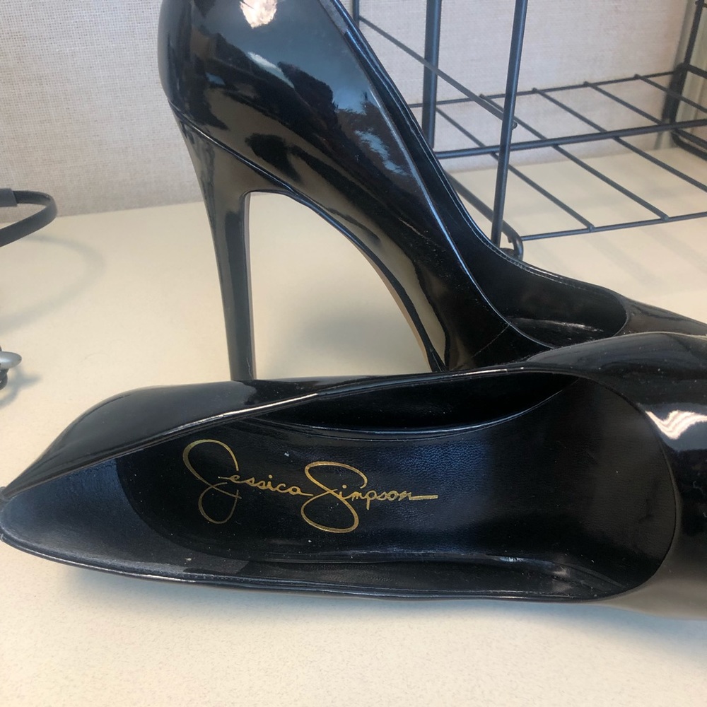 Jessica Simpson new black pumps